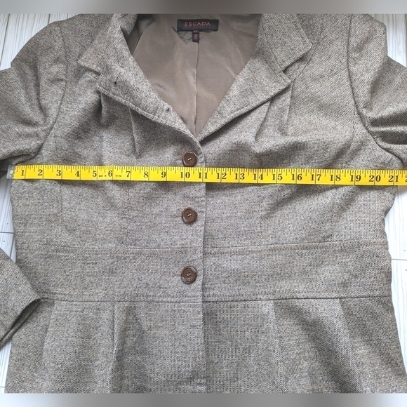 Escada Virgin Wool Tailored Pleated Blazer in Brown and Cream Size 10 / EU 44 - Picture 8 of 13